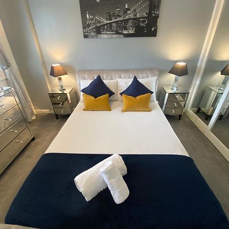The Brook House - Spacious 3 Bed Home From Home In Burton Exterior foto