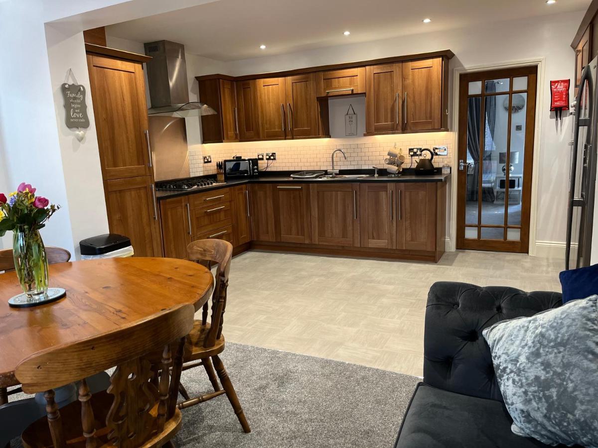 The Brook House - Spacious 3 Bed Home From Home In Burton Exterior foto