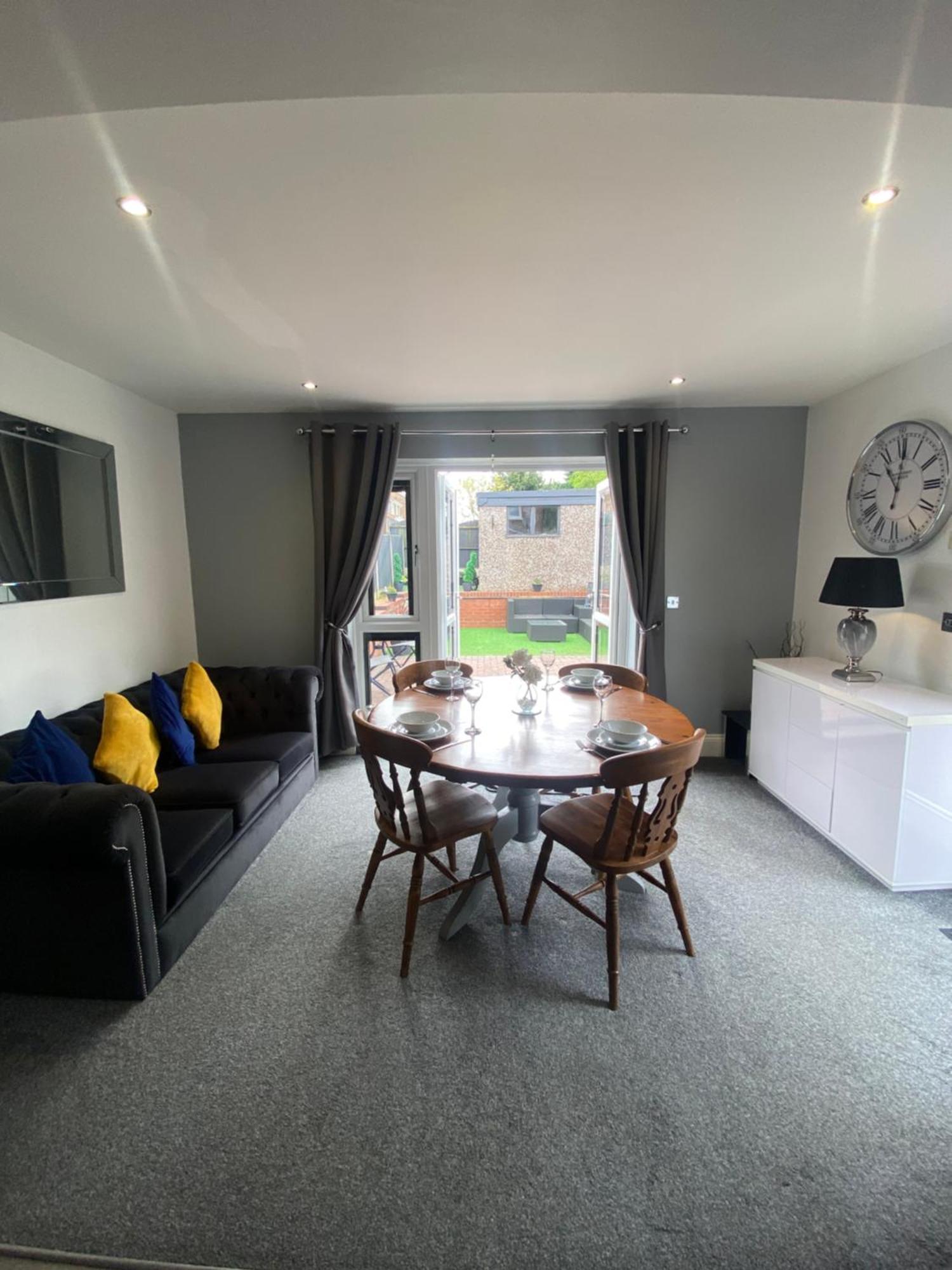 The Brook House - Spacious 3 Bed Home From Home In Burton Exterior foto